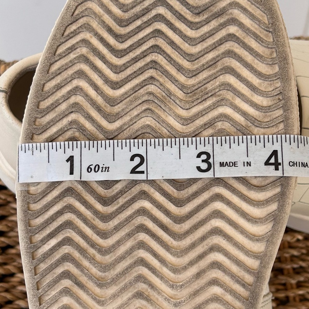 Vince‎ Camuto Women’s Abbinna Croc Embossed Platform Flat Cream Size 9.5M - Picture 10 of 11
